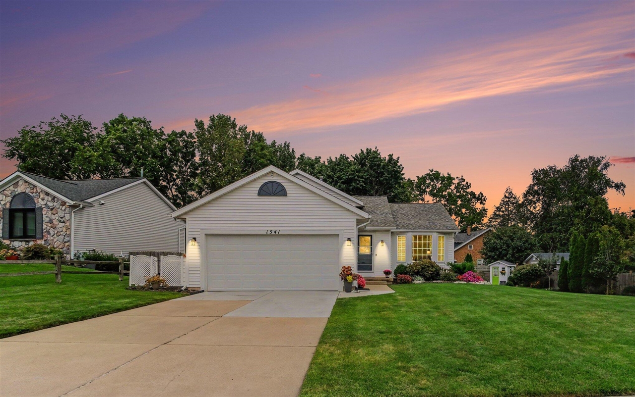 Photo 1 of Single family home for sale at 1541 Wakely St, Grand Rapids, MI 49505 | MLS# 70559121 | Listing updated on 2026-09-17