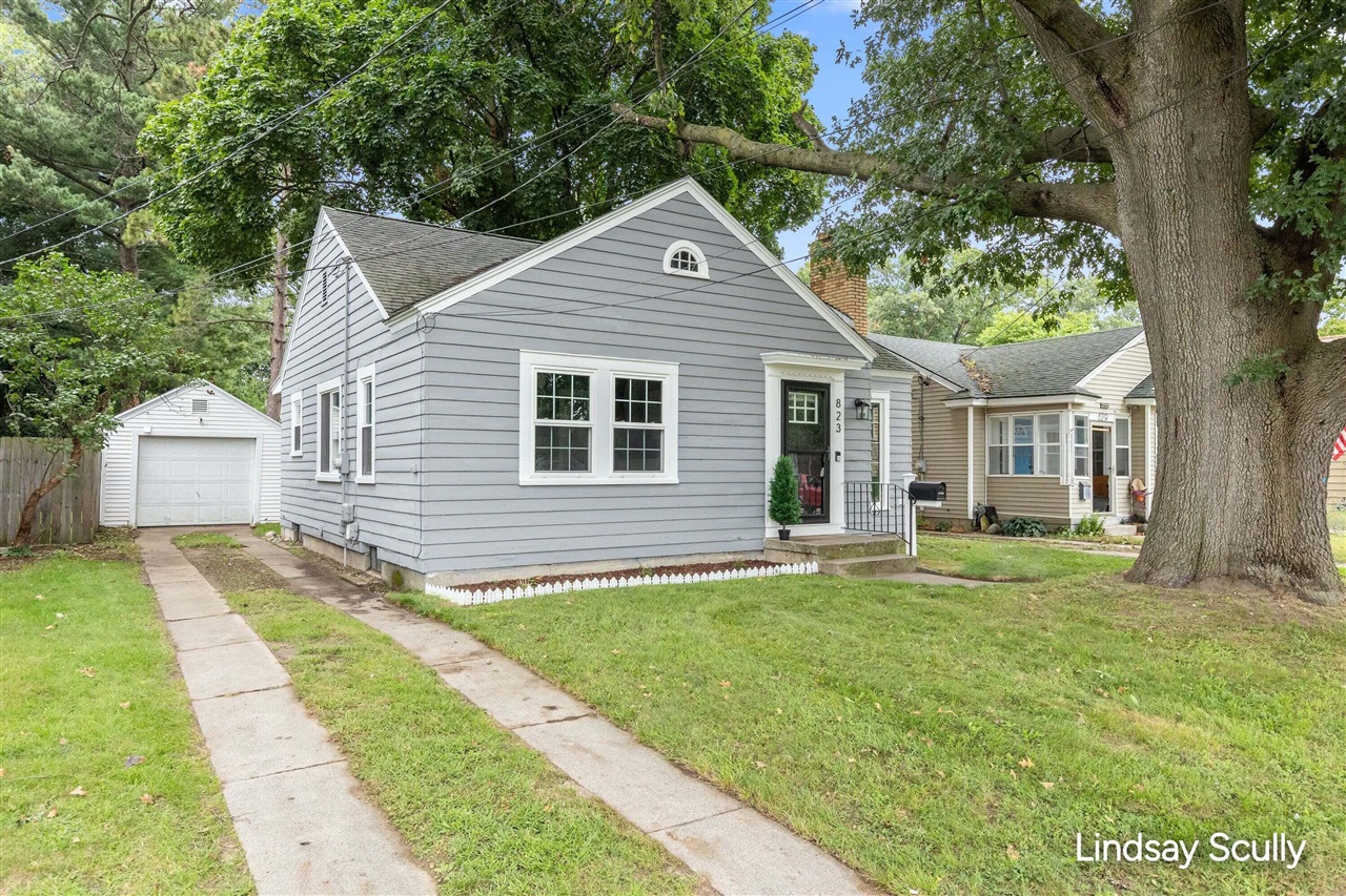 Photo 1 of Single family home for sale at 823 Alger St, Grand Rapids, MI 49507 | MLS# 70559122 | Listing updated on 2026-09-17