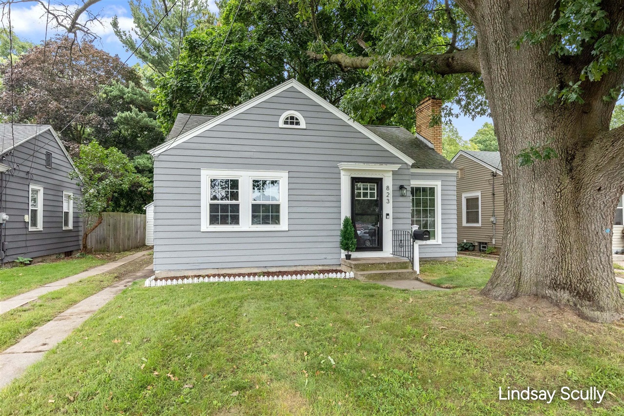 Photo 2 of Single family home for sale at 823 Alger St, Grand Rapids, MI 49507 | MLS# 70559122 | Listing updated on 2026-09-17