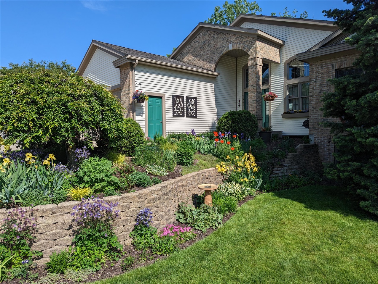 Photo 2 of Single family home for sale at 4557 Penny Ln, Wyoming, MI 49418 | MLS# 70559137 | Listing updated on 2026-10-07