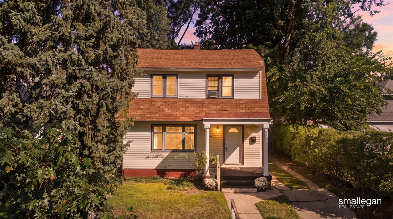 Single family home for sale at 545 Ardmore St, Grand Rapids, MI 49507 | MLS# 70559142