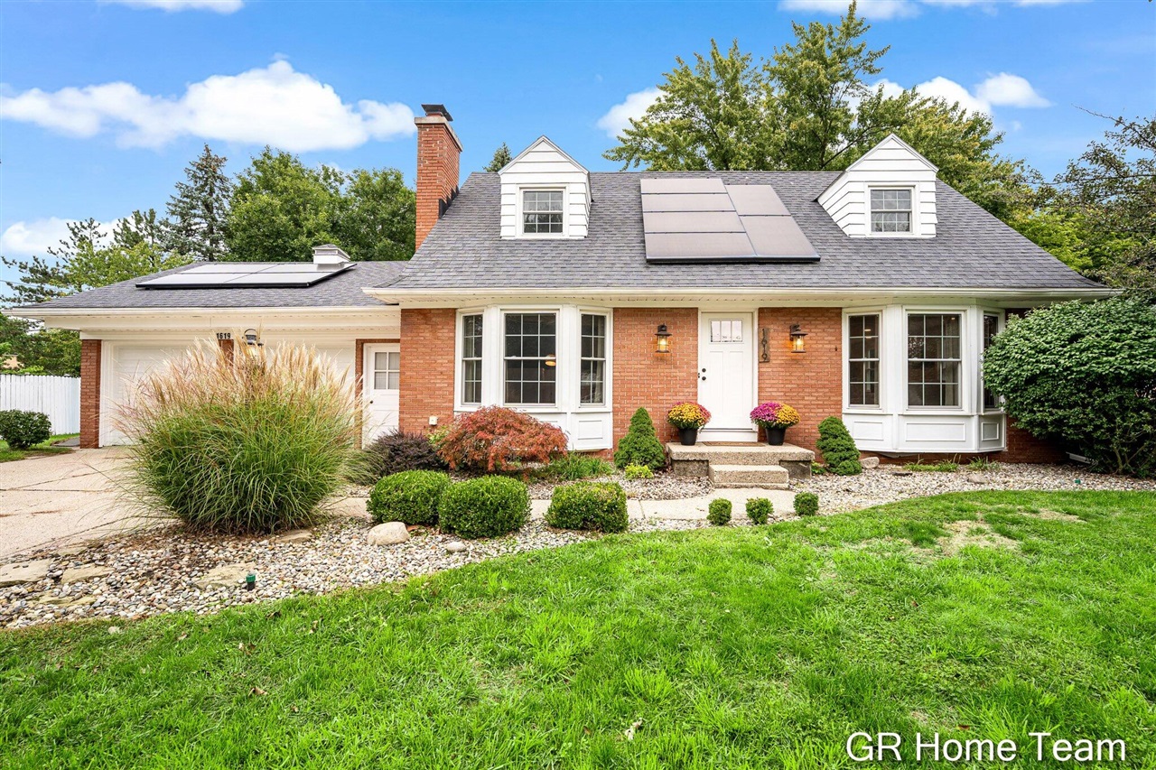 Single family home for sale at 1619 Millbrook St, Grand Rapids, MI 49508 | MLS# 70559154