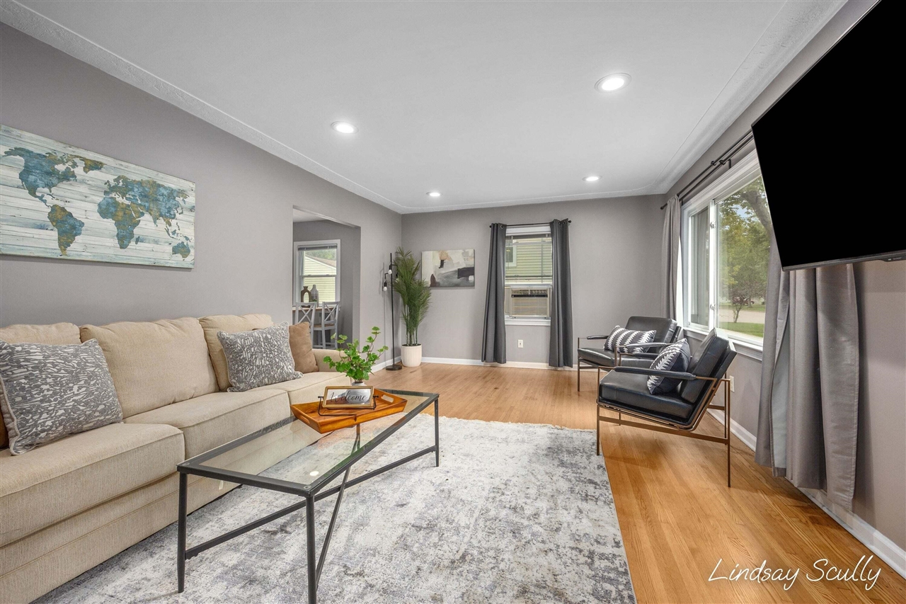 Photo 2 of Single family home for sale at 2952 West Ave, Wyoming, MI 49519 | MLS# 70559171 | Listing updated on 2026-09-19