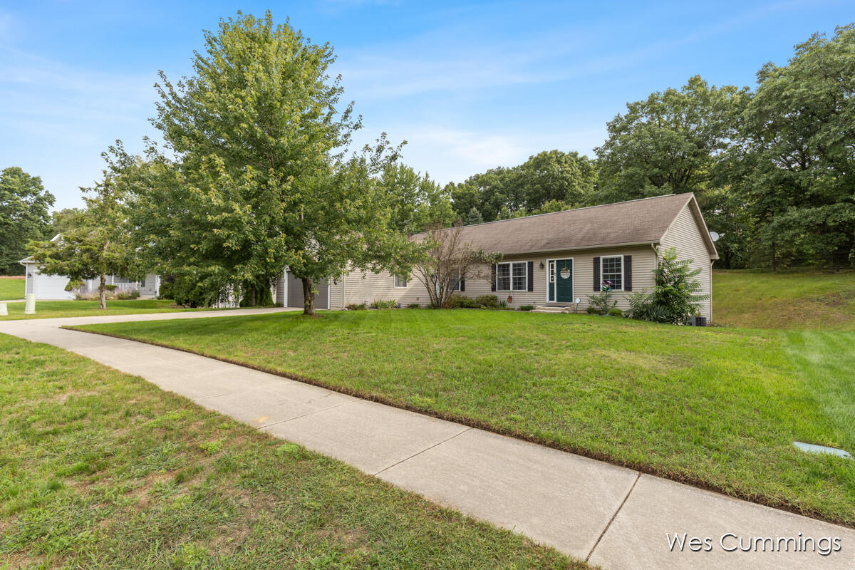 Photo 2 of Single family home for sale at 469 Country Meadows Dr, Comstock Park, MI 49321 | MLS# 70559175 | Listing updated on 2026-09-18