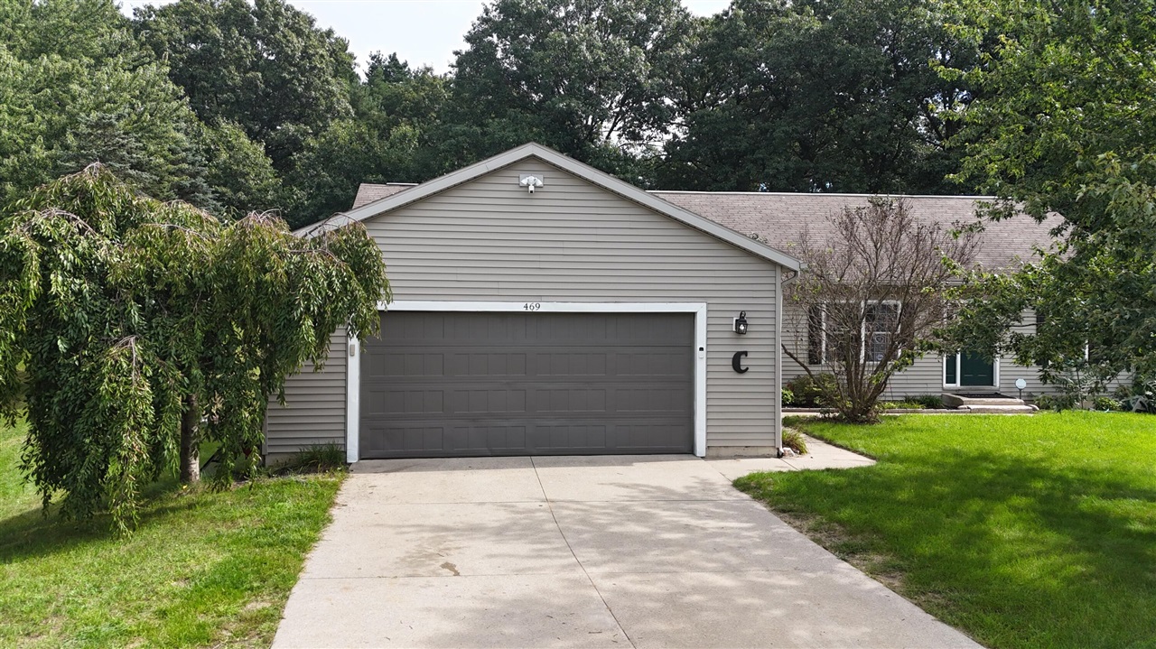 Photo 2 of Single family home for sale at 469 Country Meadows Dr, Comstock Park, MI 49321 | MLS# 70559175 | Listing updated on 2026-09-23