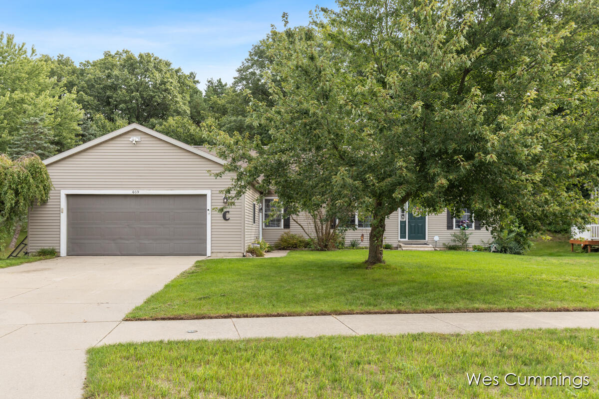 Photo 3 of Single family home for sale at 469 Country Meadows Dr, Comstock Park, MI 49321 | MLS# 70559175 | Listing updated on 2026-09-18