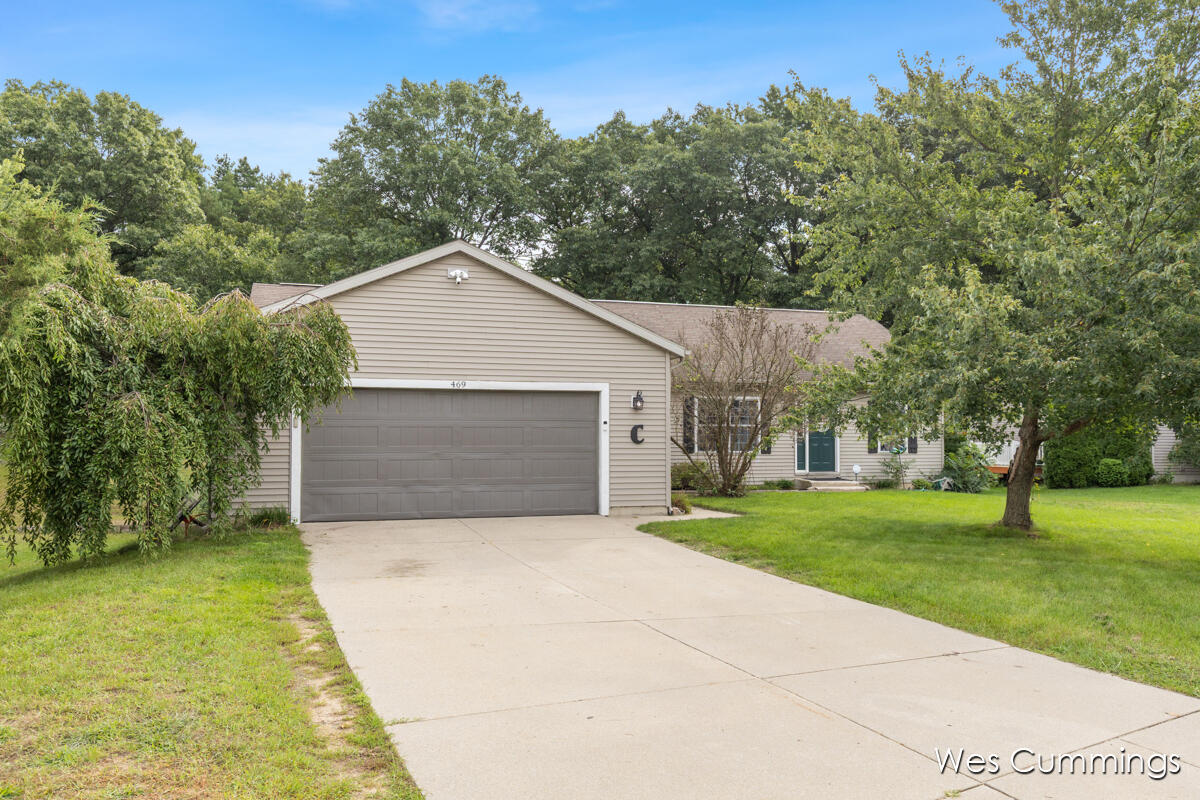 Photo 3 of Single family home for sale at 469 Country Meadows Dr, Comstock Park, MI 49321 | MLS# 70559175 | Listing updated on 2026-09-18