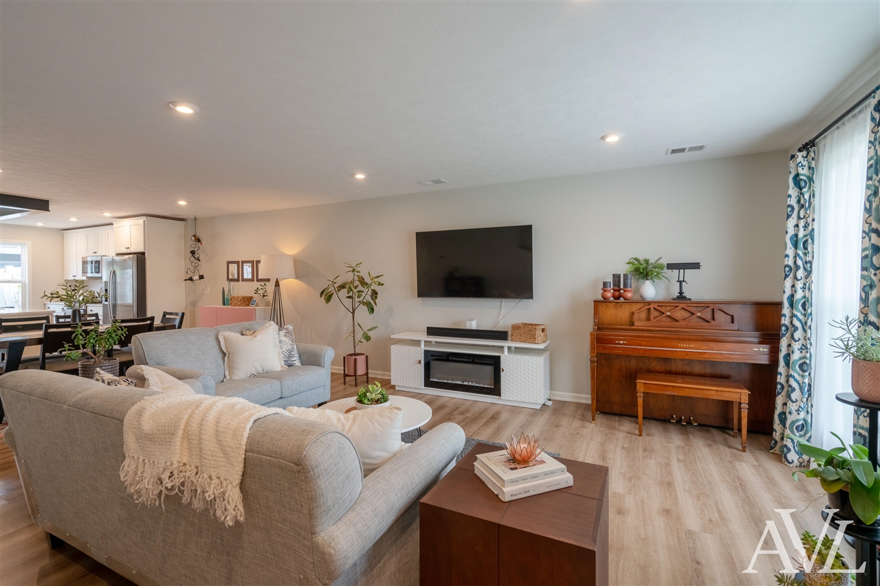 Listing Photo 5 - Condo for sale in building located at 1168 Stagecoach Dr, Byron Center, MI 49315