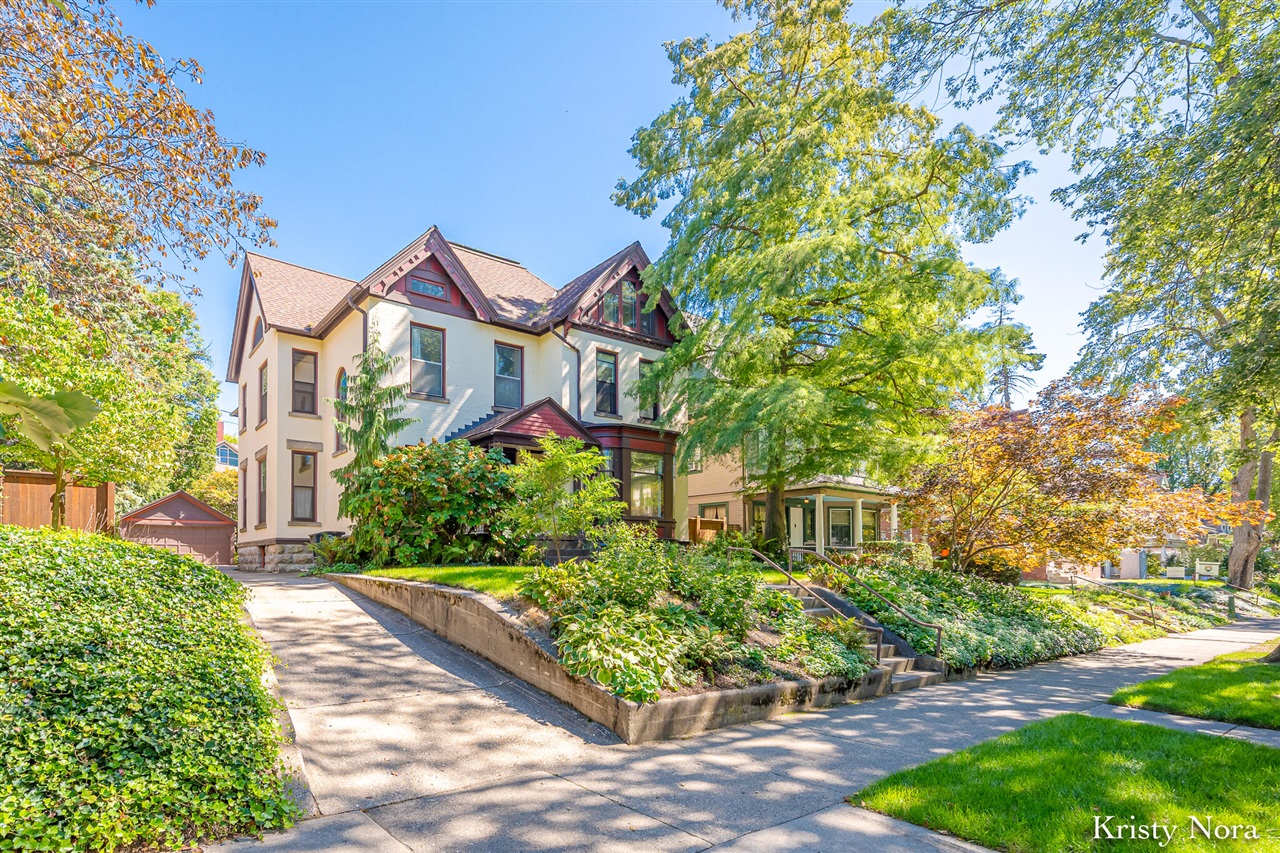 Photo 2 of Multi family home for sale at 252 Madison Ave, Grand Rapids, MI 49503 | MLS# 70559202 | Listing updated on 2026-10-08