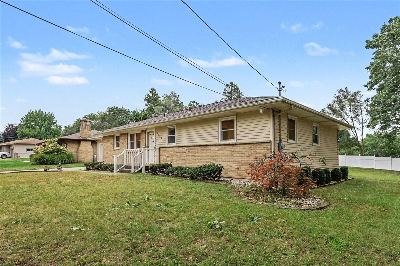 Photo 2 of Single family home for sale at 1736 7th Street, Grand Rapids, MI 49504 | MLS# 70559224 | Listing updated on 2026-09-17