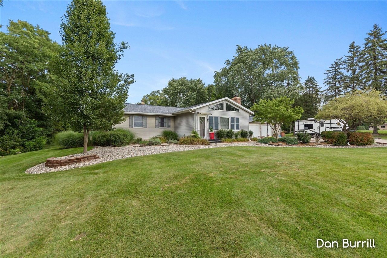 Photo 2 of Single family home for sale at 10679 Keystone Dr, Ada, MI 49301 | MLS# 70559231 | Listing updated on 2026-09-18