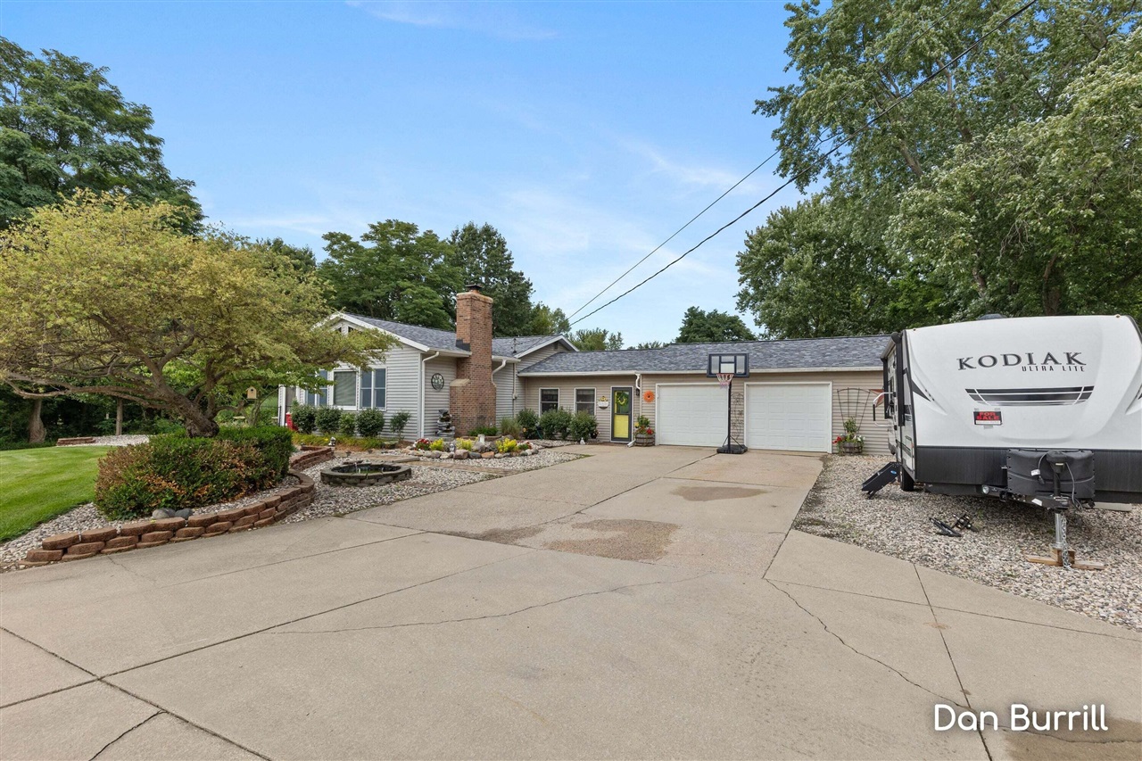 Photo 4 of Single family home for sale at 10679 Keystone Dr, Ada, MI 49301 | MLS# 70559231 | Listing updated on 2026-09-18