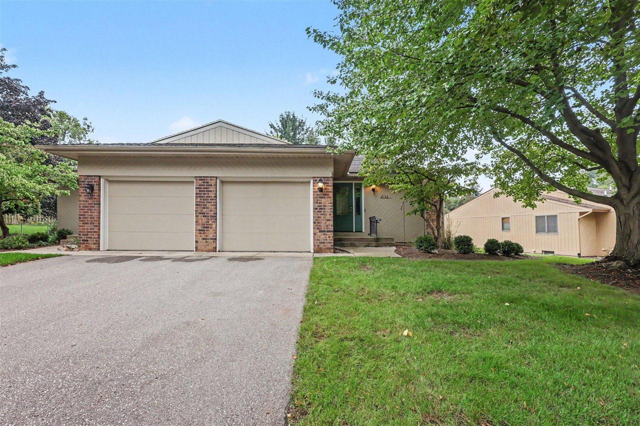 Condo for sale at 2130 Cranbrook Dr, Grand Rapids, MI 49505 | MLS# 70559232