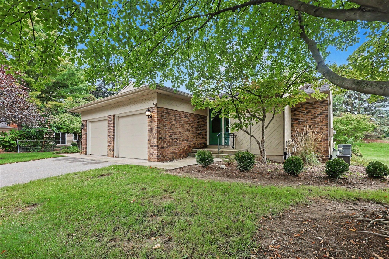 Photo 1 of Condo for sale at 2130 Cranbrook Dr, Grand Rapids, MI 49505 | MLS# 70559232 | Listing updated on 2026-09-18