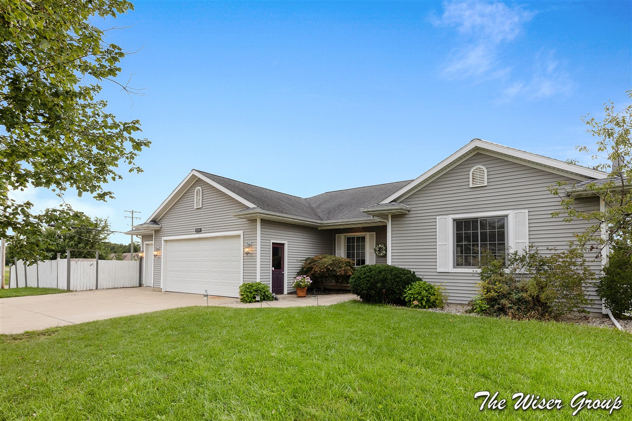 Single family home for sale at 5595 Fieldstone Dr, Wyoming, MI 49418 | MLS# 70559261