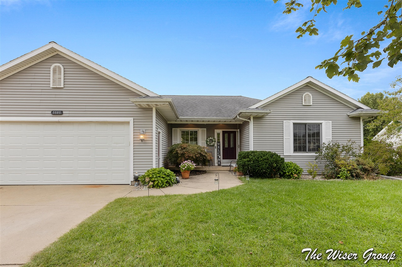Photo 2 of Single family home for sale at 5595 Fieldstone Dr, Wyoming, MI 49418 | MLS# 70559261 | Listing updated on 2026-09-17