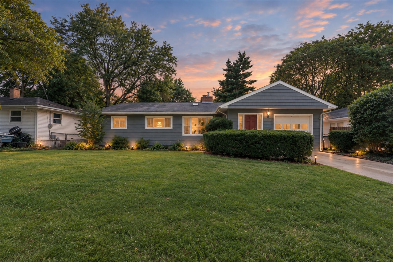 Photo 1 of Single family home for sale at 2909 Crestview Ave, Kalamazoo, MI 49006 | MLS# 70559263 | Listing updated on 2026-10-07