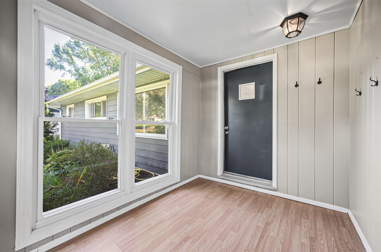 Photo 2 of Single family home for sale at 2909 Crestview Ave, Kalamazoo, MI 49006 | MLS# 70559263 | Listing updated on 2026-10-07