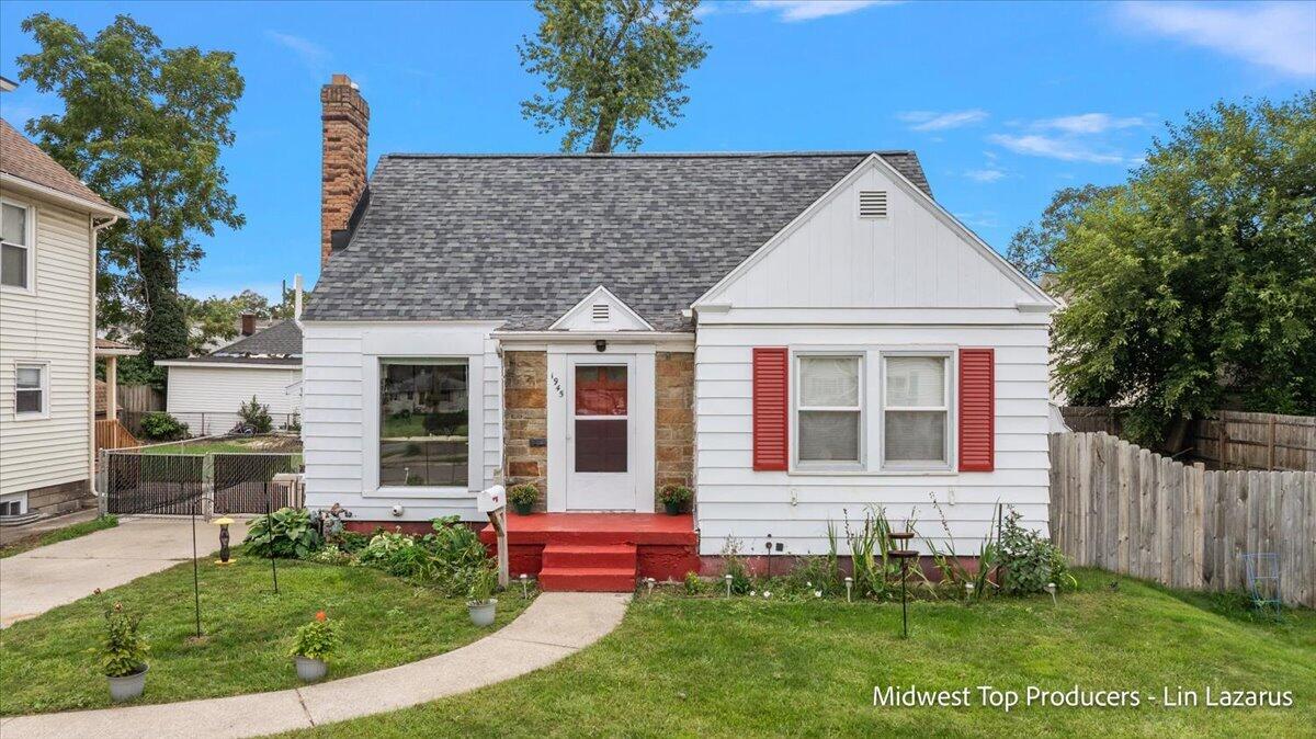 Photo 1 of Single family home for sale at 1945 Delwood Ave, Wyoming, MI 49509 | MLS# 70559283 | Listing updated on 2026-09-18