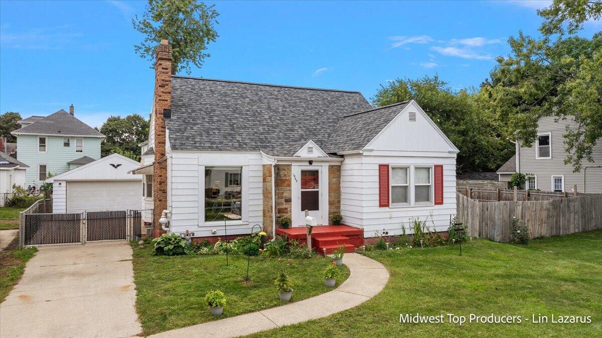 Photo 3 of Single family home for sale at 1945 Delwood Ave, Wyoming, MI 49509 | MLS# 70559283 | Listing updated on 2026-09-18