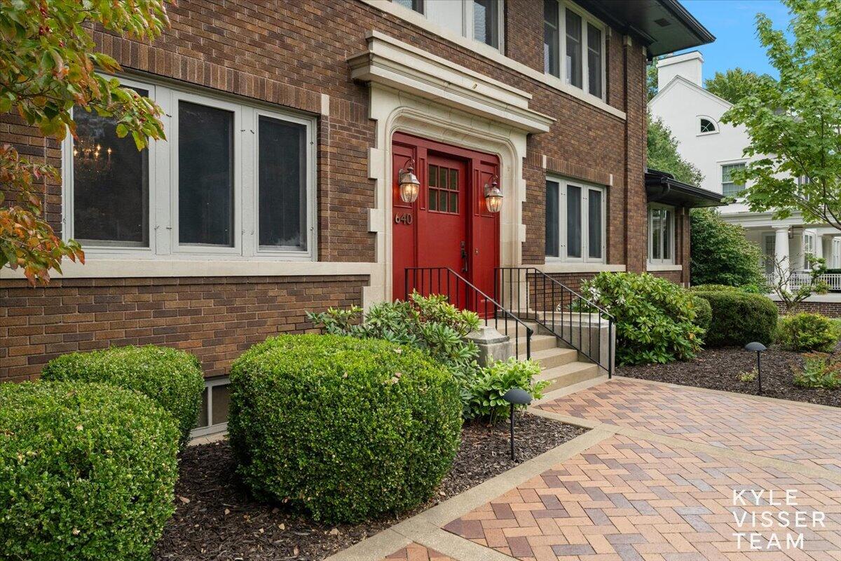 Photo 2 of Single family home for sale at 640 Cambridge Blvd, Grand Rapids, MI 49506 | MLS# 70559320 | Listing updated on 2026-09-17