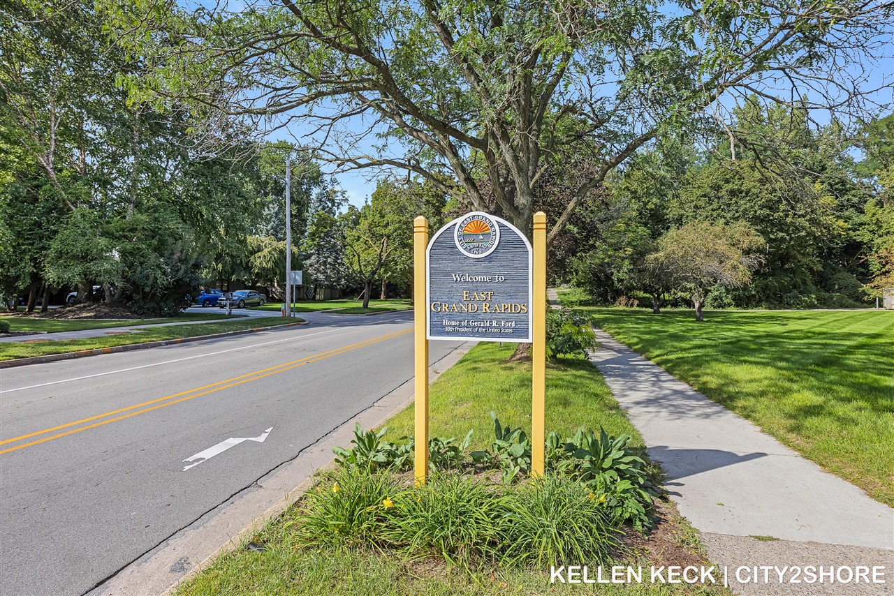 Photo 4 of Single family home for sale at 1931 Hall St, Grand Rapids, MI 49506 | MLS# 70559326 | Listing updated on 2026-09-18