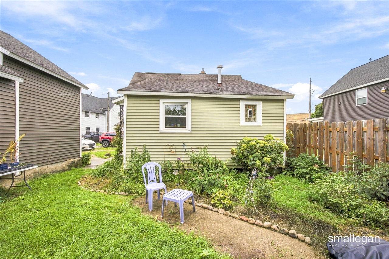 Photo 2 of Multi family home for sale at 717 Whalen Ct, Grand Rapids, MI 49504 | MLS# 70559334 | Listing updated on 2026-09-24