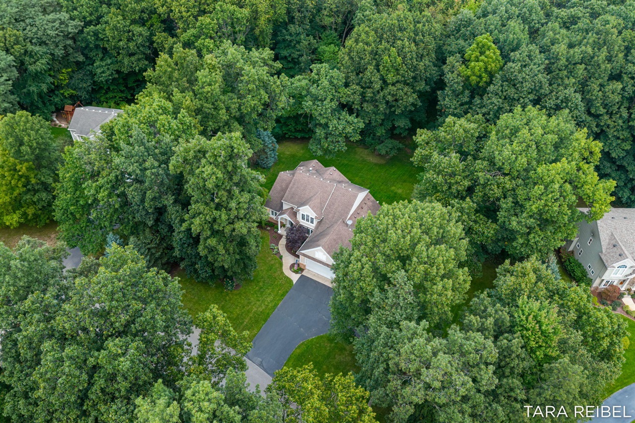 Photo 3 of Single family home for sale at 4320 Trail E Dr, Ada, MI 49301 | MLS# 70559335 | Listing updated on 2026-09-18