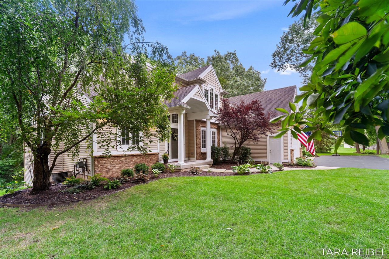 Photo 4 of Single family home for sale at 4320 Trail E Dr, Ada, MI 49301 | MLS# 70559335 | Listing updated on 2026-09-18