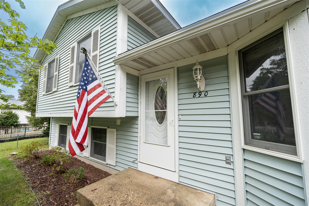 Photo 2 of Single family home for sale at 890 Gabrielle Ct, Grand Rapids, MI 49505 | MLS# 70559349 | Listing updated on 2026-09-17