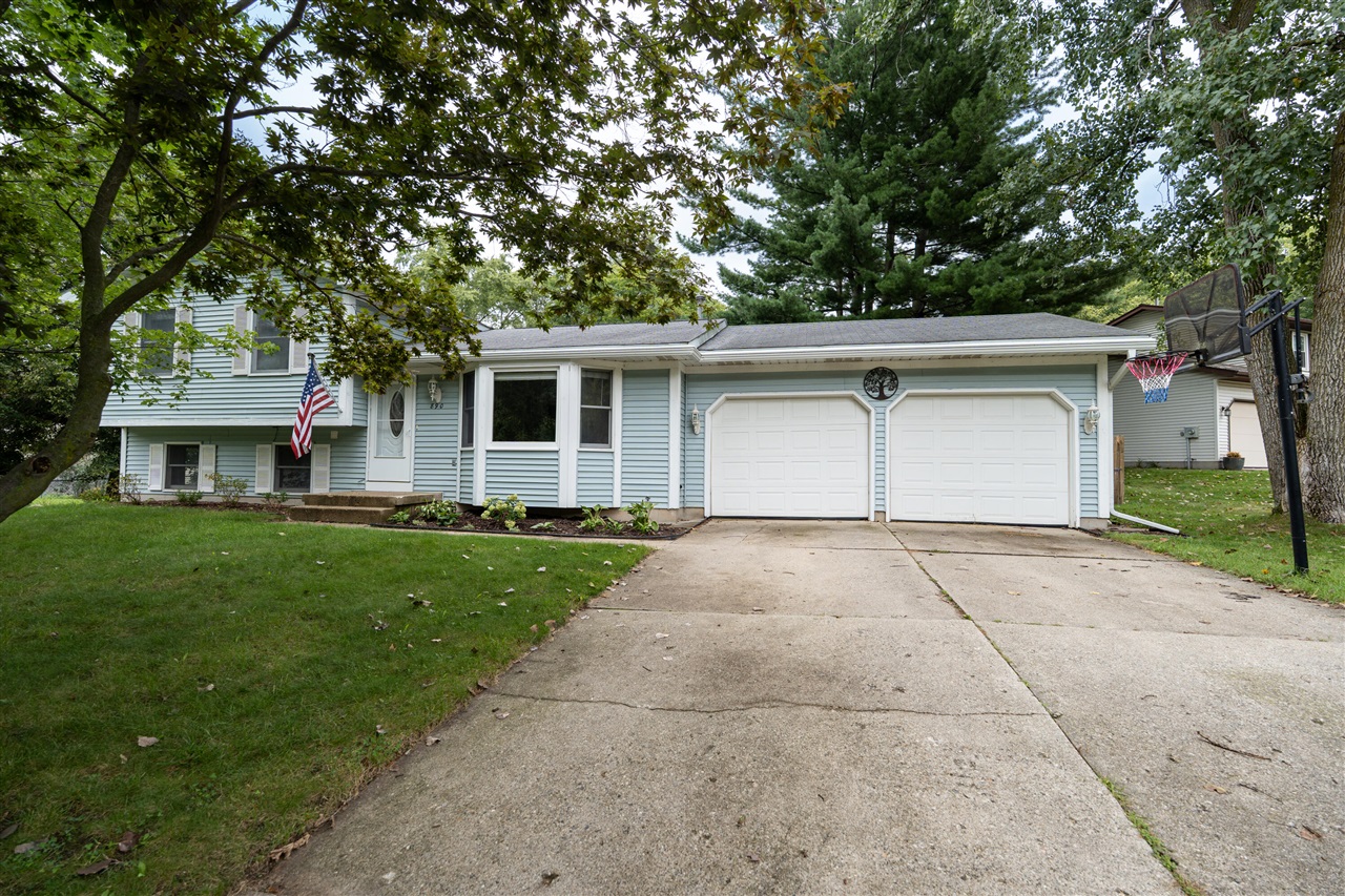 Photo 3 of Single family home for sale at 890 Gabrielle Ct, Grand Rapids, MI 49505 | MLS# 70559349 | Listing updated on 2026-09-17