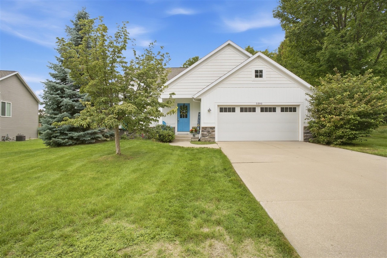 Photo 2 of Single family home for sale at 5393 Rischow Dr, Wyoming, MI 49509 | MLS# 70559350 | Listing updated on 2026-09-18