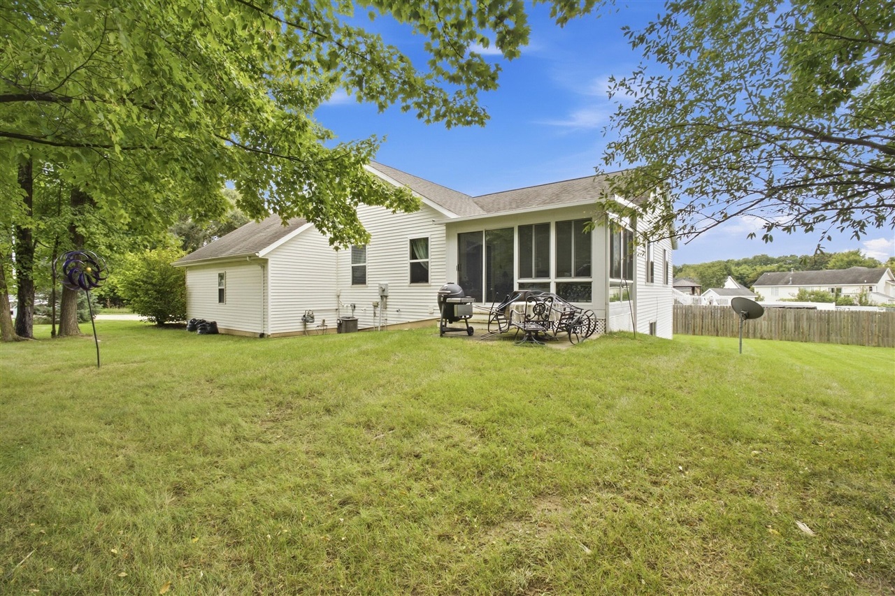Photo 3 of Single family home for sale at 5393 Rischow Dr, Wyoming, MI 49509 | MLS# 70559350 | Listing updated on 2026-09-18