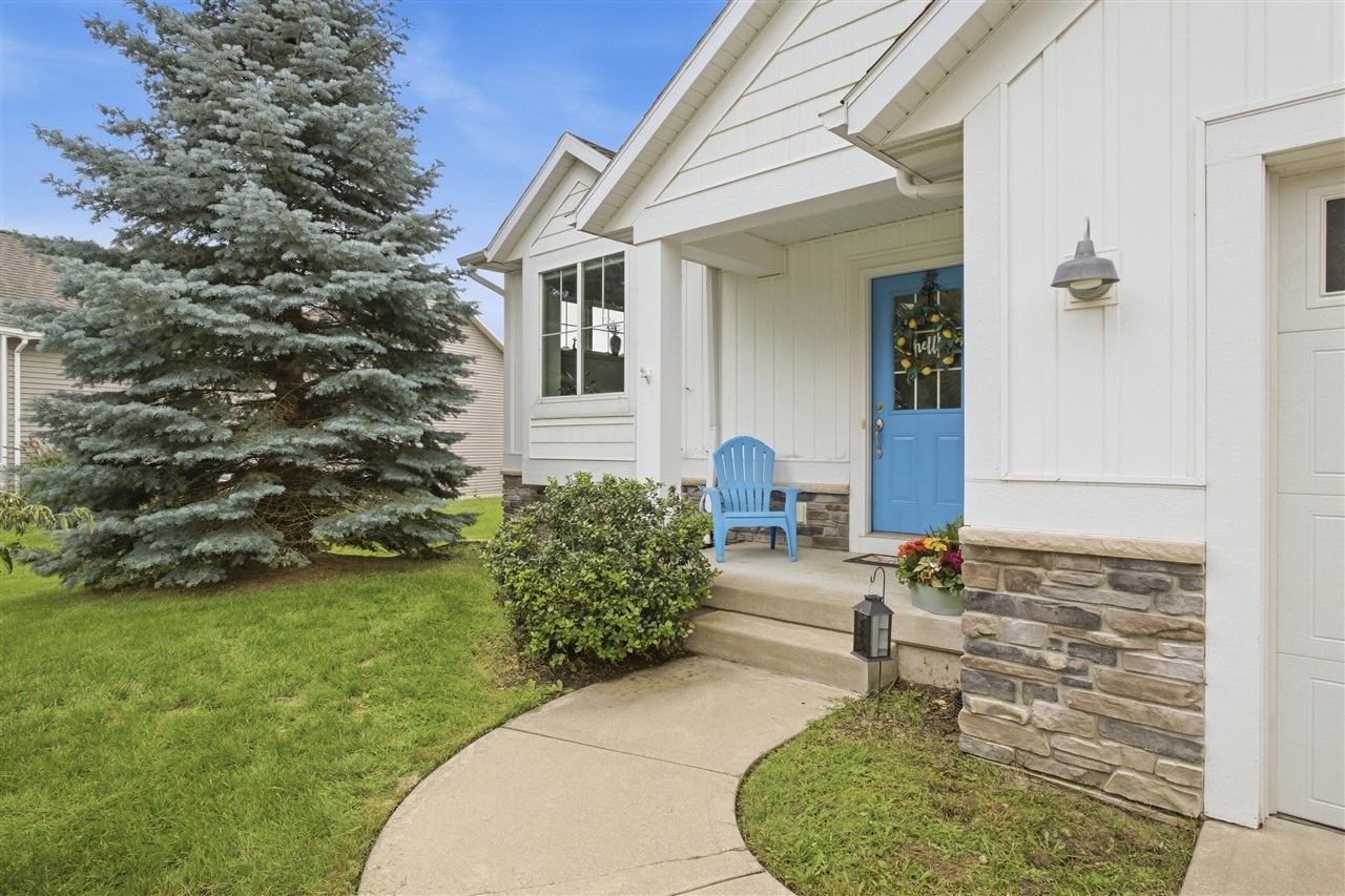 Photo 3 of Single family home for sale at 5393 Rischow Dr, Wyoming, MI 49509 | MLS# 70559350 | Listing updated on 2026-09-18