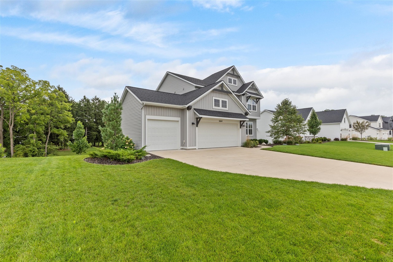 Photo 3 of Sale Pending at 6664 Inwood Ridge Dr, Rockford, MI 49341 | MLS# 70559355 | Listing updated on 2026-10-01