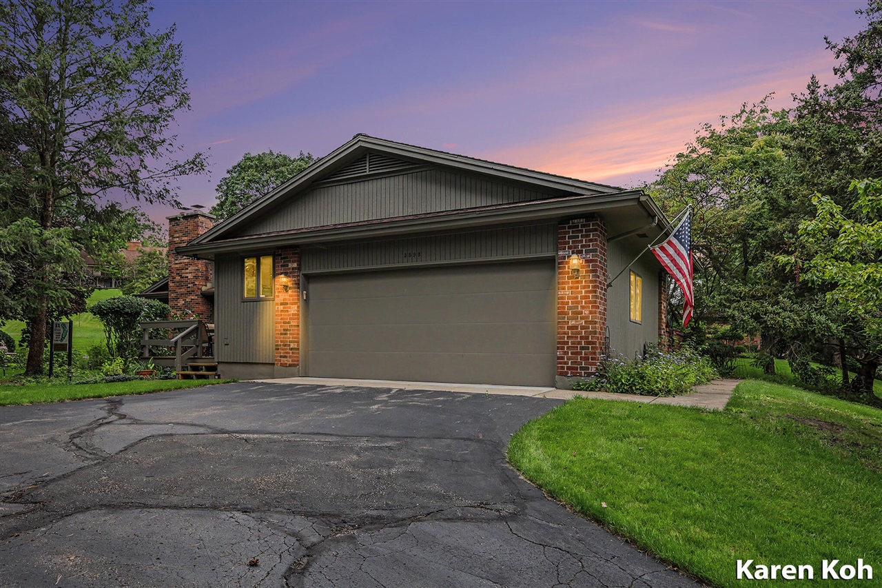 Photo 2 of Condo for sale at 3598 Charlevoix Dr, Grand Rapids, MI 49546 | MLS# 70559390 | Listing updated on 2026-09-18