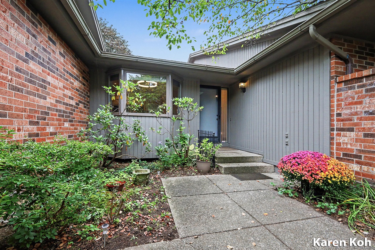Photo 3 of Condo for sale at 3598 Charlevoix Dr, Grand Rapids, MI 49546 | MLS# 70559390 | Listing updated on 2026-09-18