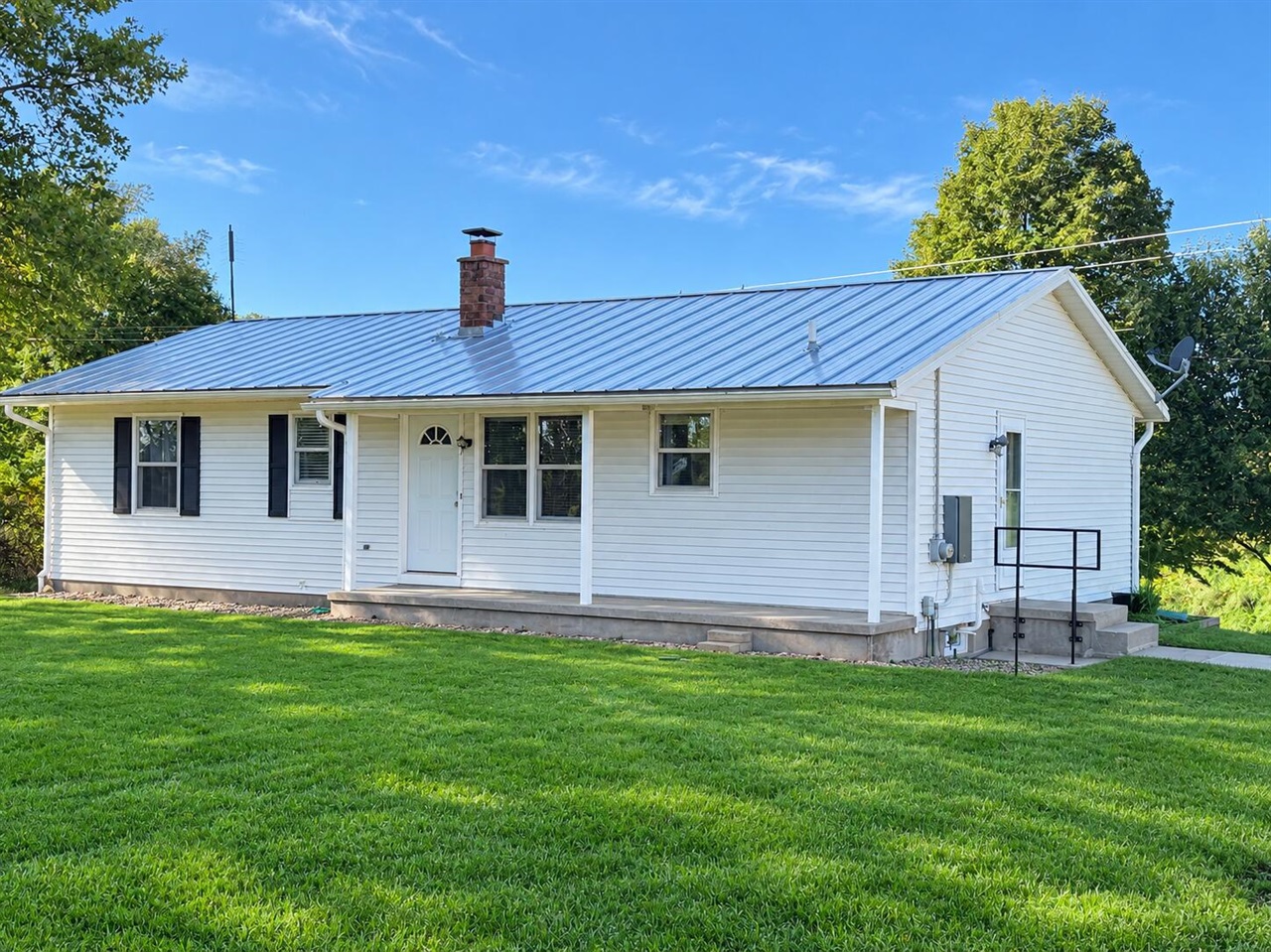 Photo 3 of Sale Pending at 1615 Pettis Ave, Ada, MI 49301 | MLS# 70559410 | Listing updated on 2026-09-29