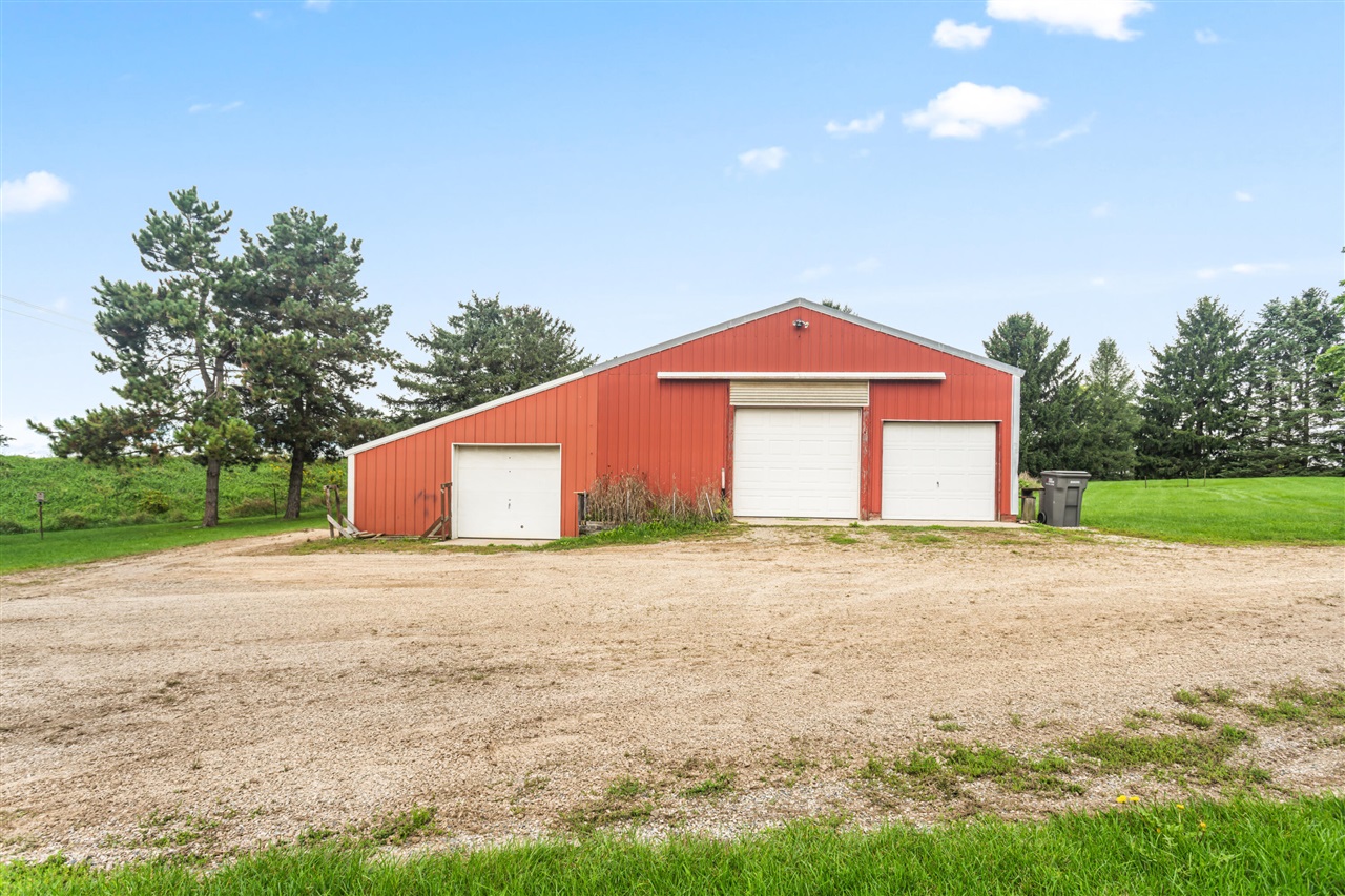 Photo 3 of Single family home for sale at 1615 Pettis Ave, Ada, MI 49301 | MLS# 70559410 | Listing updated on 2026-09-18