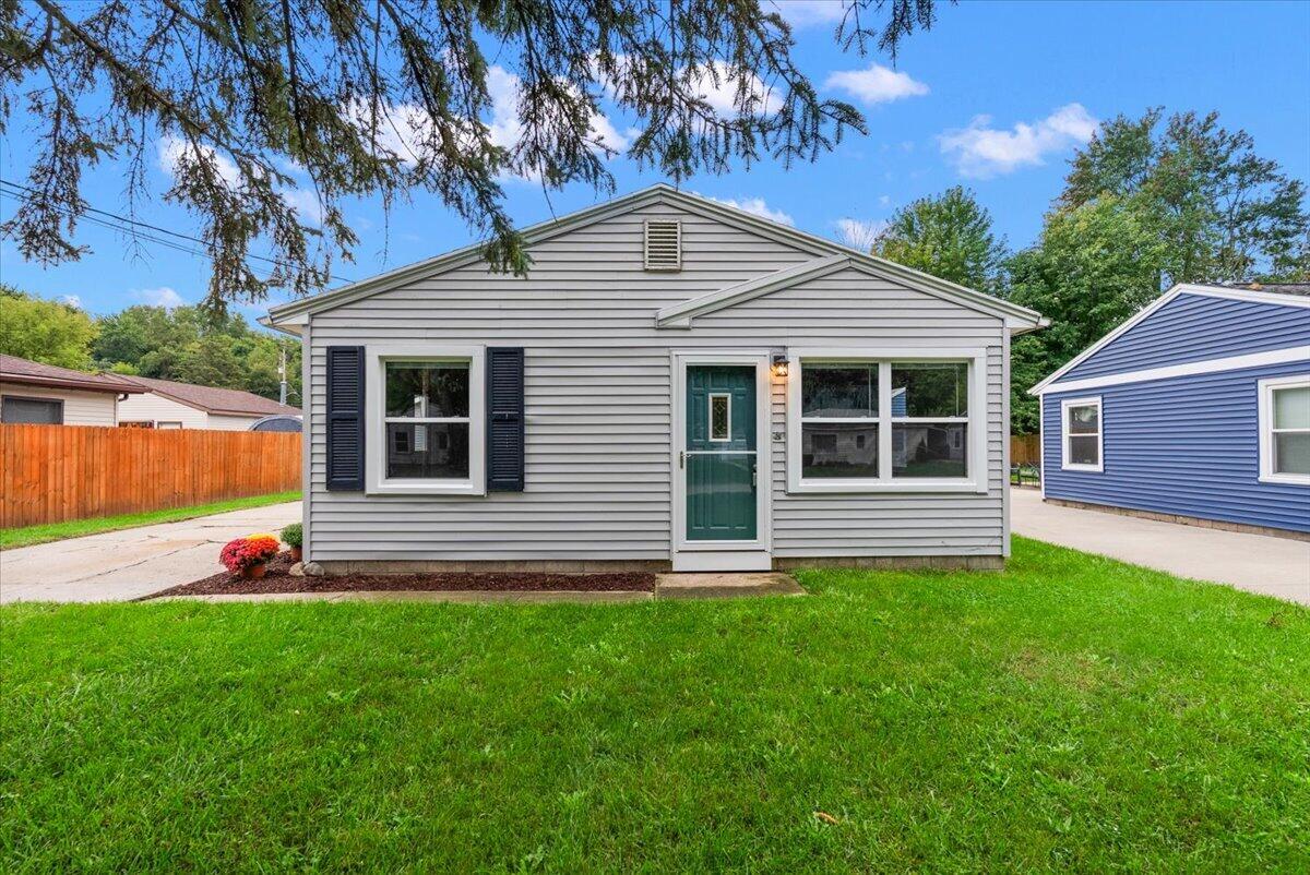 Photo 2 of Sale Pending at 134 Wavell St, Grand Rapids, MI 49548 | MLS# 70559416 | Listing updated on 2026-09-22