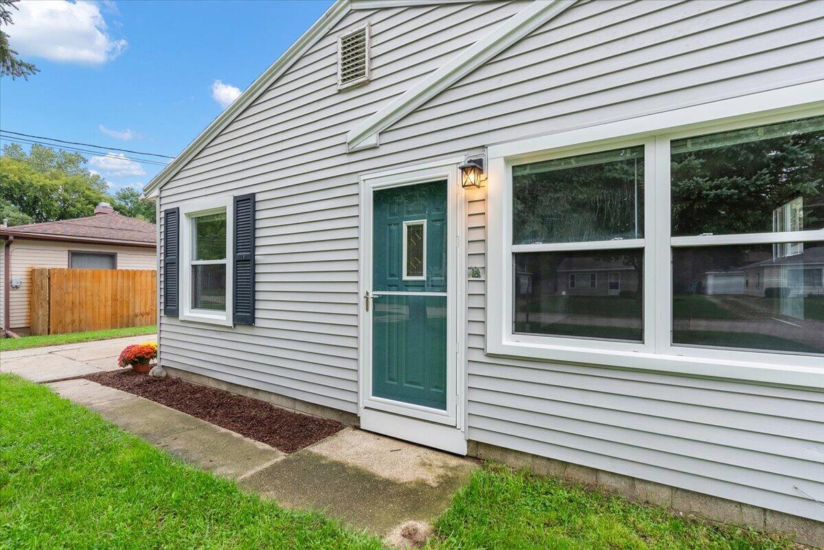 Photo 3 of Sale Pending at 134 Wavell St, Grand Rapids, MI 49548 | MLS# 70559416 | Listing updated on 2026-09-22