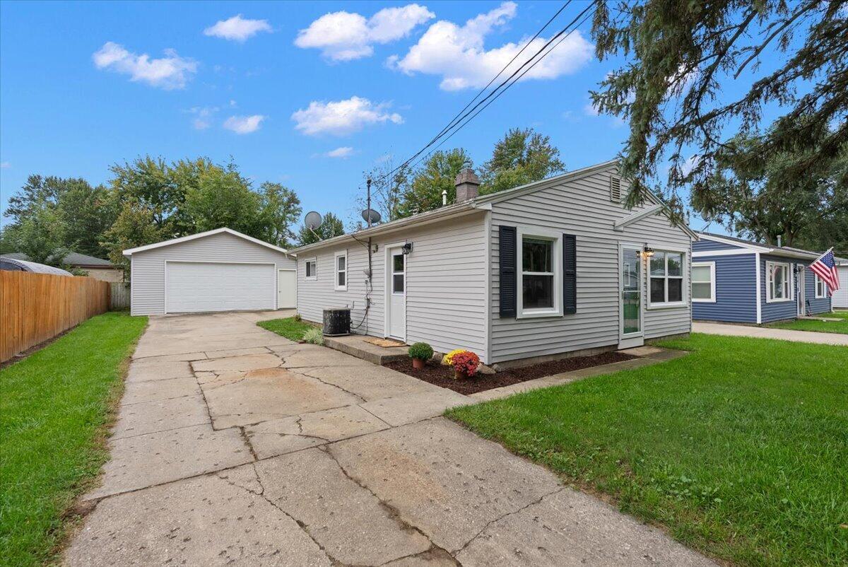 Photo 4 of Sale Pending at 134 Wavell St, Grand Rapids, MI 49548 | MLS# 70559416 | Listing updated on 2026-09-22