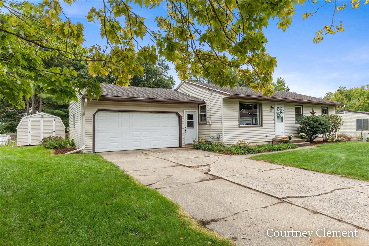 Photo 2 of Sale Pending at 5108 Pleasant Crk Ave, Comstock Park, MI 49321 | MLS# 70559451 | Listing updated on 2026-10-03