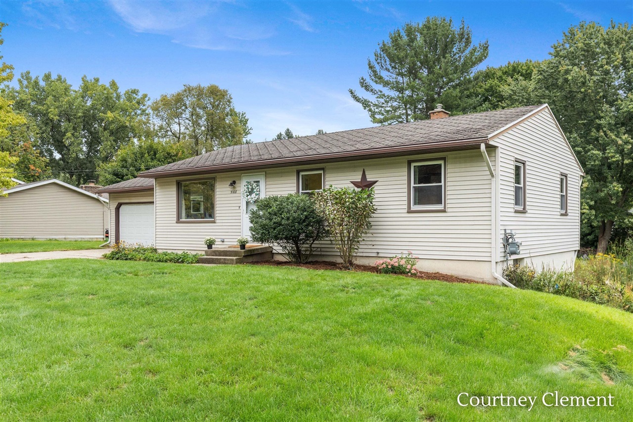 Photo 3 of Sale Pending at 5108 Pleasant Crk Ave, Comstock Park, MI 49321 | MLS# 70559451 | Listing updated on 2026-10-03