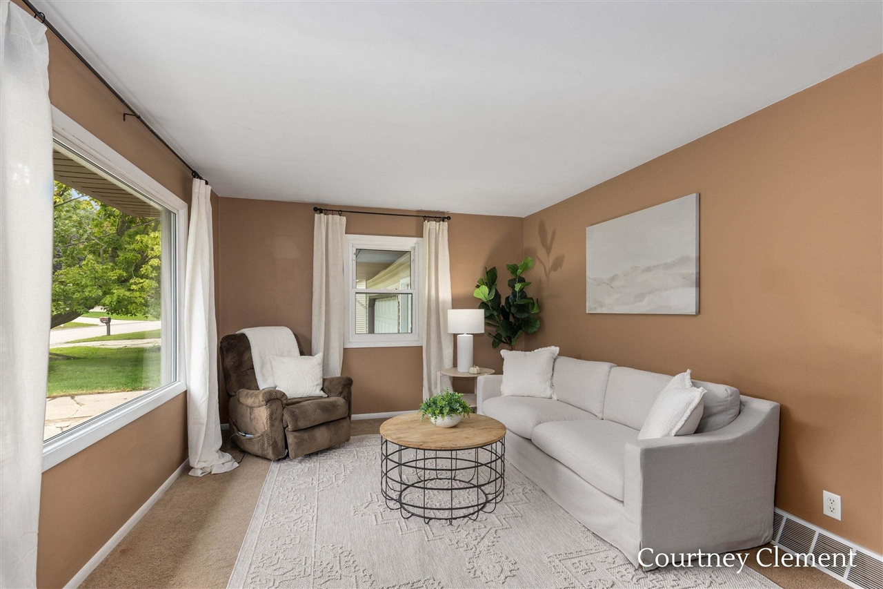 Photo 4 of Sale Pending at 5108 Pleasant Crk Ave, Comstock Park, MI 49321 | MLS# 70559451 | Listing updated on 2026-10-03
