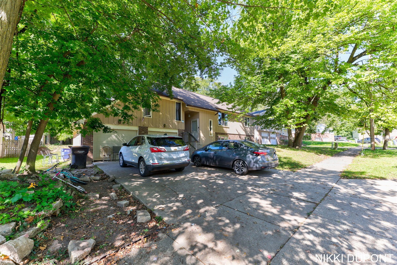 Photo 2 of Multi family home for sale at 2435-2437 Edgewood Ave, Grand Rapids, MI 49546 | MLS# 70559460 | Listing updated on 2026-09-18