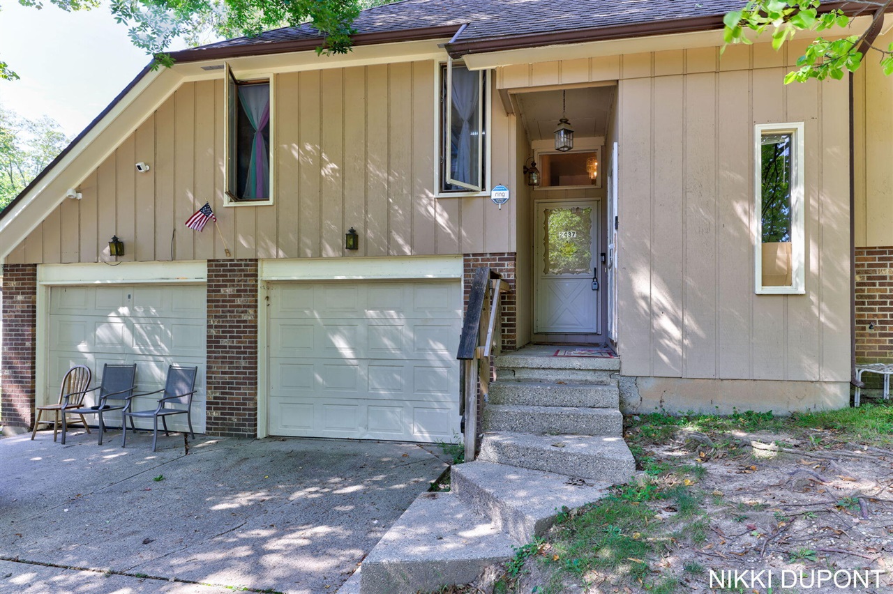 Photo 4 of Multi family home for sale at 2435-2437 Edgewood Ave, Grand Rapids, MI 49546 | MLS# 70559460 | Listing updated on 2026-09-18