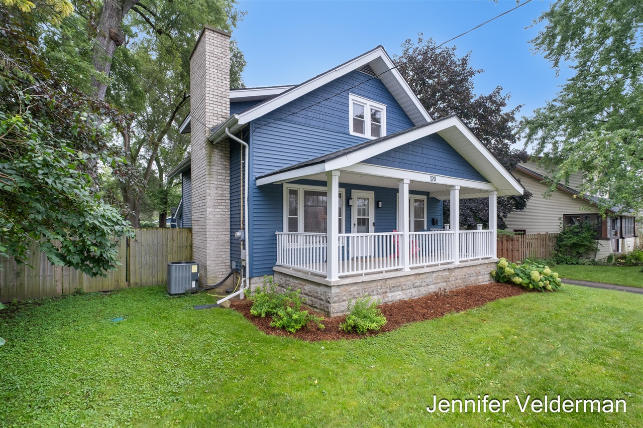 Photo 3 of Single family home for sale at 120 E Division St, Rockford, MI 49341 | MLS# 70559464 | Listing updated on 2026-09-18