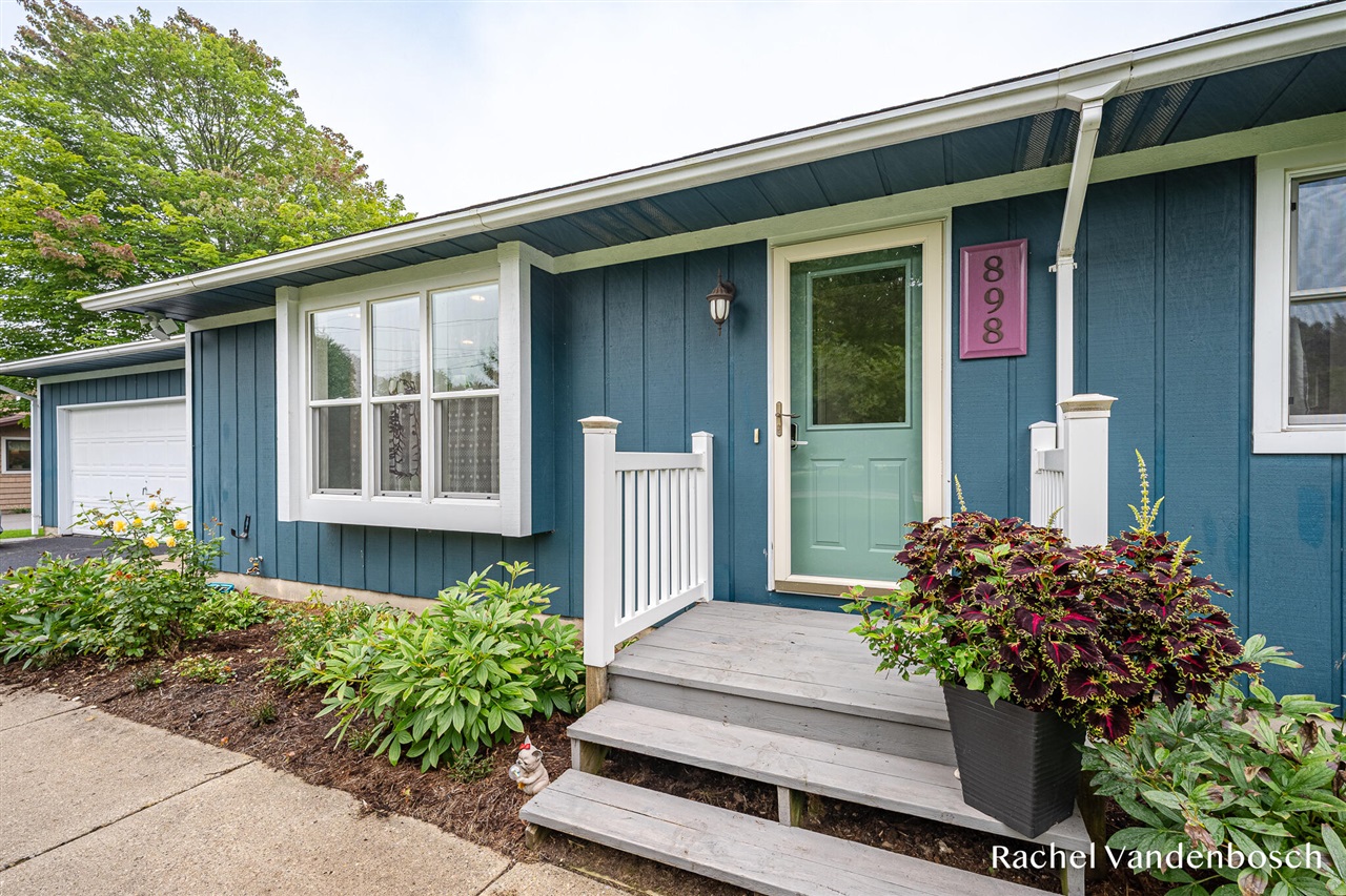 Photo 2 of Sale Pending at 898 Hunt St, Lowell, MI 49331 | MLS# 70559510 | Listing updated on 2026-09-22