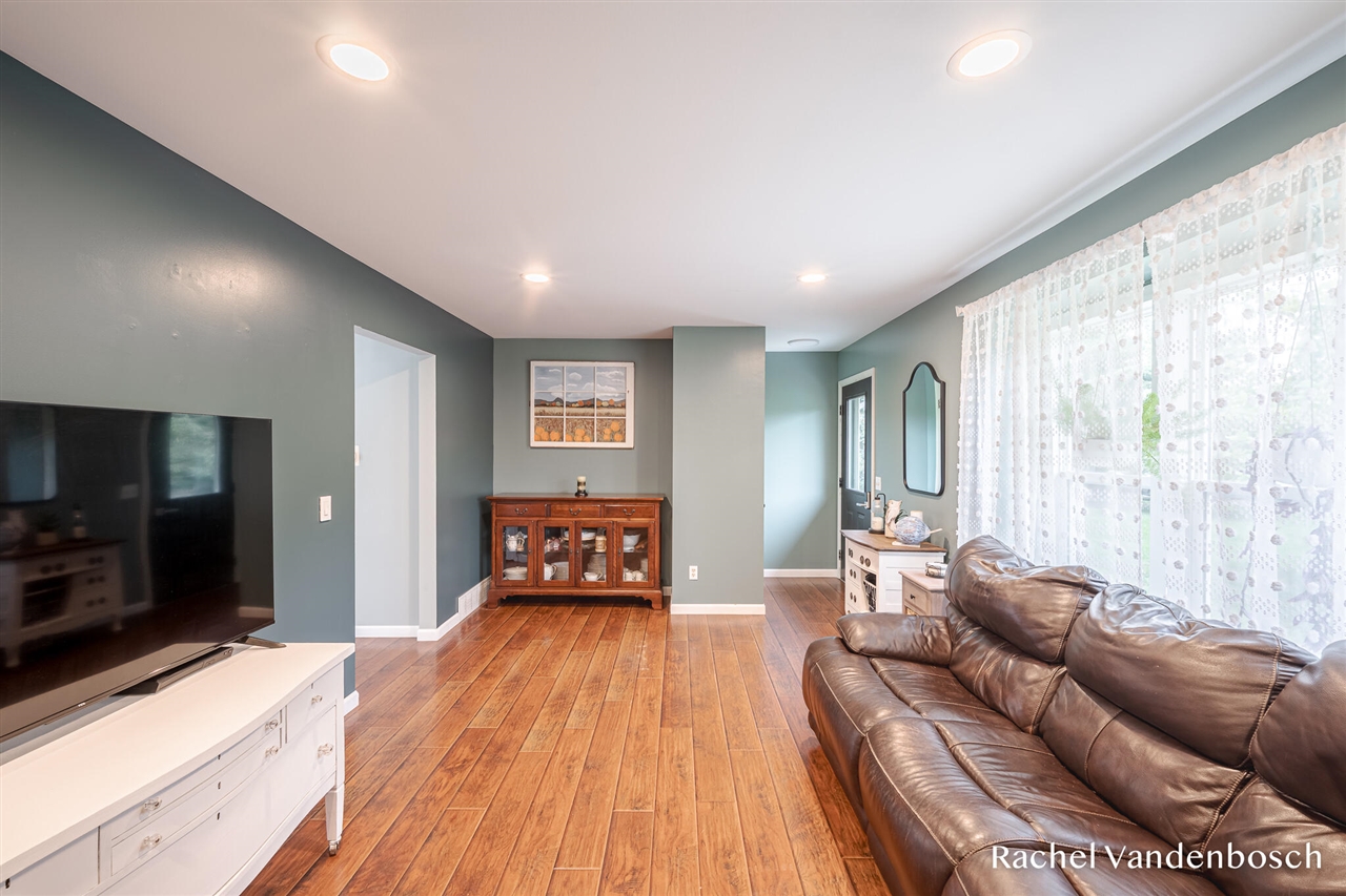 Photo 4 of Sale Pending at 898 Hunt St, Lowell, MI 49331 | MLS# 70559510 | Listing updated on 2026-09-22